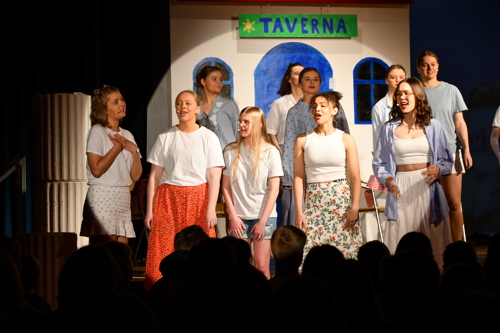 Elever der laver teaterstykke